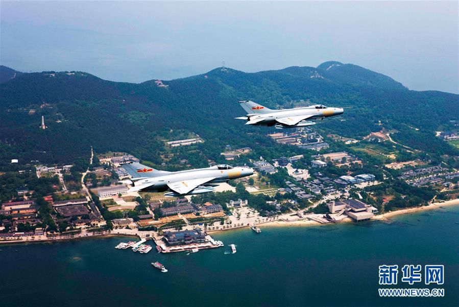 （新華全媒頭條·人民空軍70年·圖文互動）（11）陽光照耀奮飛的航程——黨中央、中央軍委和習主席關心人民空軍建設發展紀實