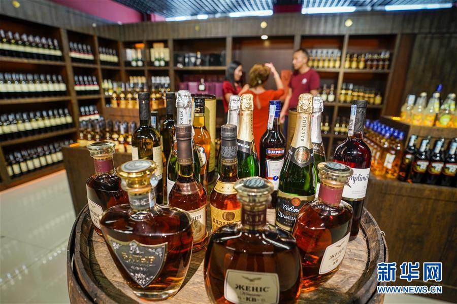 (在習近平新時代中國特色社會主義思想指引下——新時代新作為新篇章·總書記關切開放事·圖文互動)(4)開放,讓迢迢邊關擁有穩穩幸福——來自內陸沿邊開放小城的故事