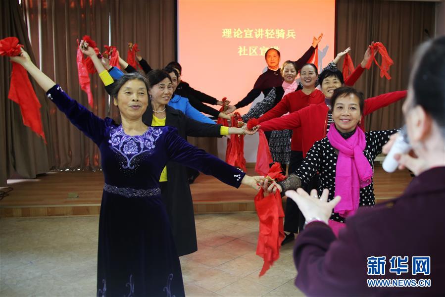 (四中全會精神在基層·圖文互動)江西:潤物無聲,黨的創新理論“飛入尋常百姓家”