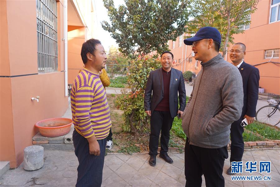 （愛國情 奮斗者·圖文互動）（1）富了口袋 更要富精神——記向貧困宣戰的“最美奮斗者”裴春亮