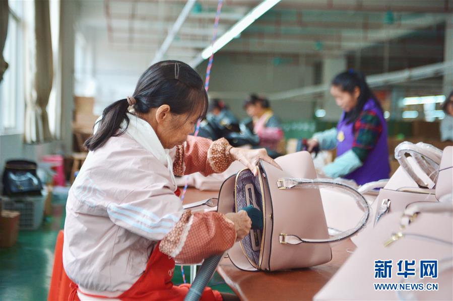 (圖文互動(dòng))(3)人回鄉(xiāng)、錢回流、企回遷——一個(gè)大石山區(qū)貧困縣的返鄉(xiāng)創(chuàng)業(yè)故事