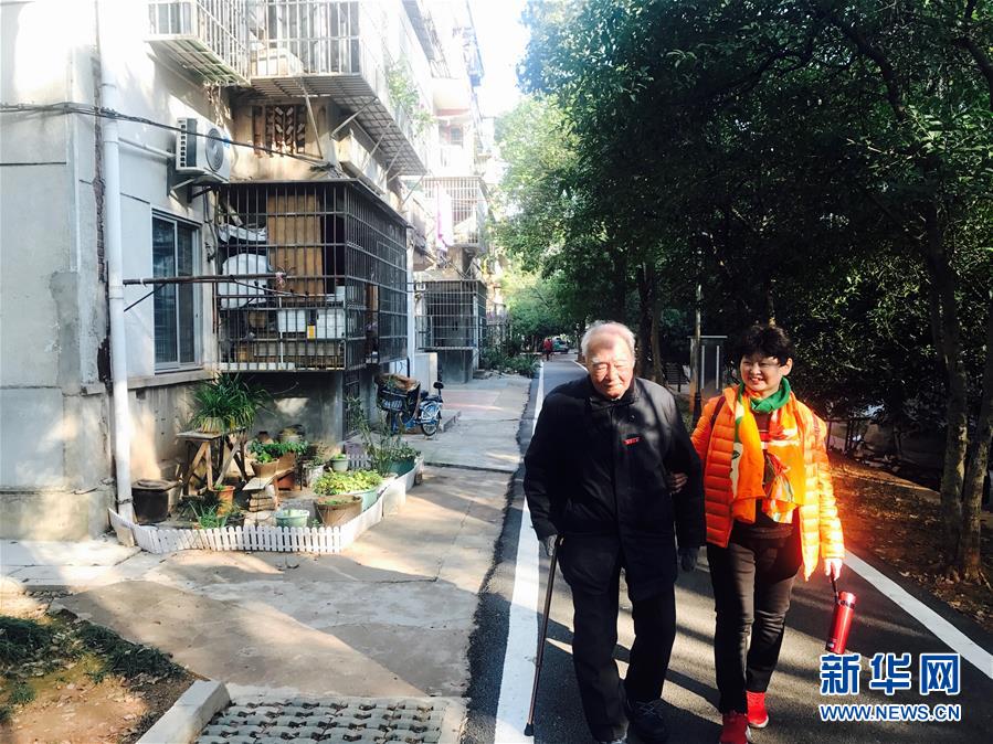 (新華全媒頭條·圖文互動)(8)滄海橫流 信仰彌堅——記共產黨員、湘潭大學九旬教授滄南