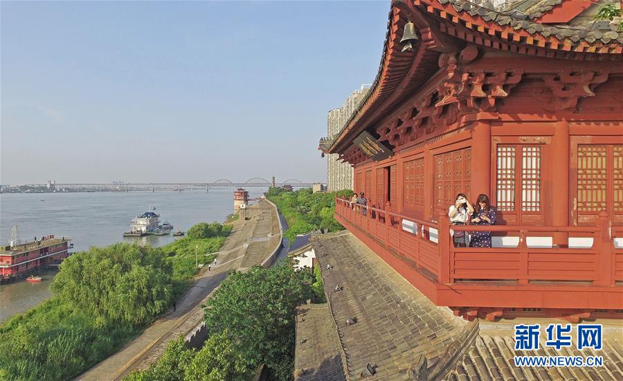 (在習近平新時代中國特色社會主義思想指引下——新時代新作為新篇章·總書記關切高質量發展·圖文互動)(2)在藍天白云下——污染防治攻堅戰持續推進