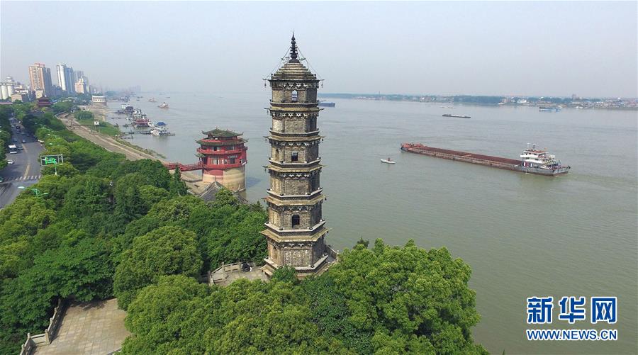 (在習近平新時代中國特色社會主義思想指引下——新時代新作為新篇章·總書記關切高質量發展·圖文互動)(3)在藍天白云下——污染防治攻堅戰持續推進