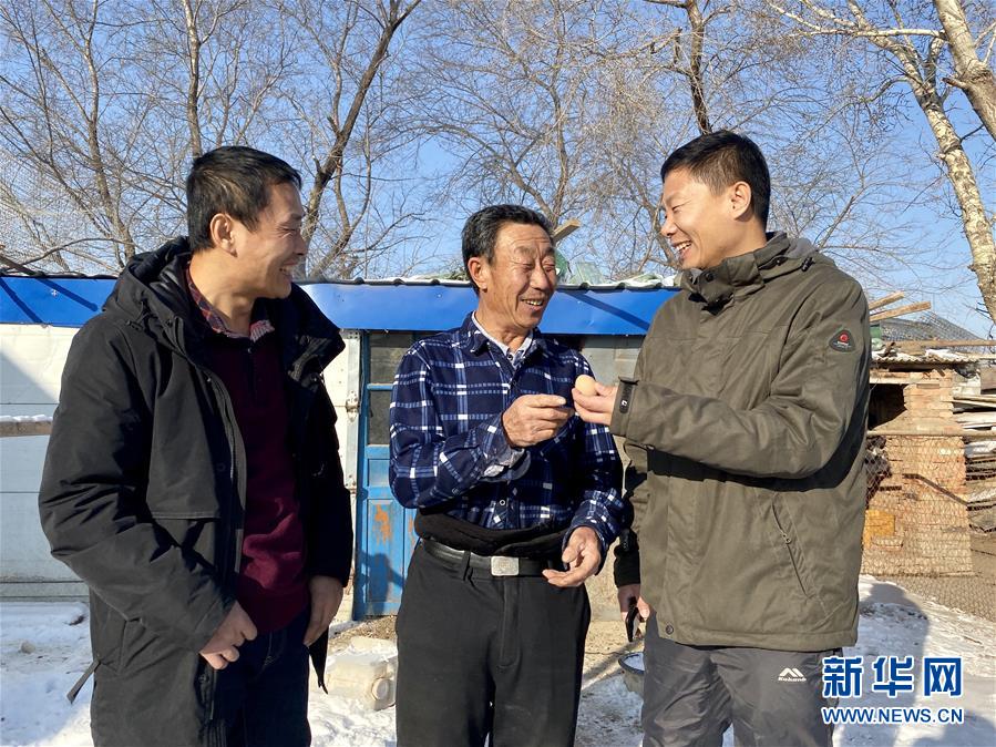 (在習近平新時代中國特色社會主義思想指引下——新時代新作為新篇章·總書記關切脫貧事·決勝貧困·圖文互動)(1)讓一方水土“富養”一方人——扶貧特色產業惠及千家萬戶