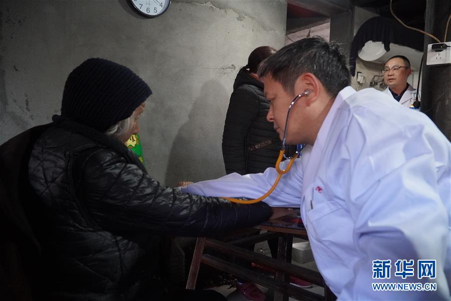 （新春走基層&middot;圖文互動）（2）高山來了醫(yī)療隊