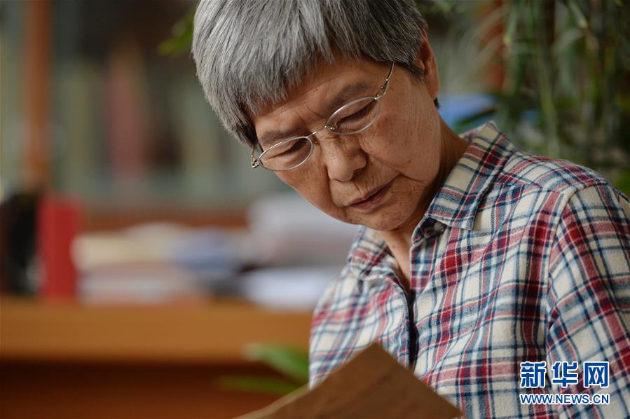 (時代先鋒·圖文互動)(6)此生不悔入沙海 勇?lián)厝问家娊?mdash;—敦煌研究院文物保護利用群體群像