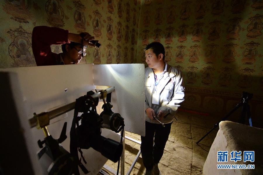 (時代先鋒·圖文互動)(16)此生不悔入沙海 勇?lián)厝问家娊?mdash;—敦煌研究院文物保護利用群體群像