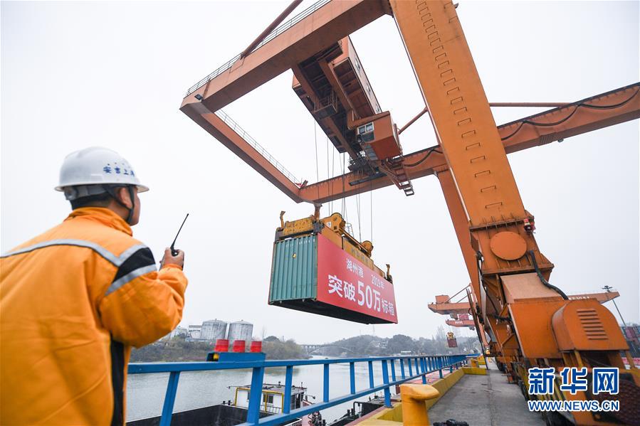 (新華全媒頭條·聚焦中國經濟成績單·圖文互動)(1)為全面建成小康社會奠定堅實基礎——從2019年數據看中國經濟發展大勢