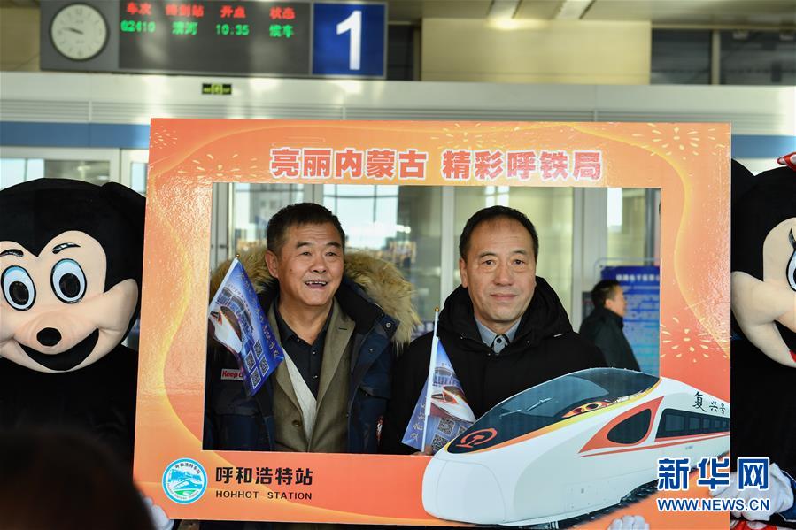 (新華全媒頭條·圖文互動(dòng))(1)草原高鐵乘風(fēng)來 北疆唱響新“贊歌”