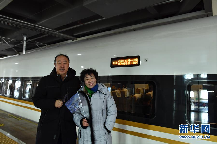 (新華全媒頭條·圖文互動(dòng))(5)草原高鐵乘風(fēng)來 北疆唱響新“贊歌”