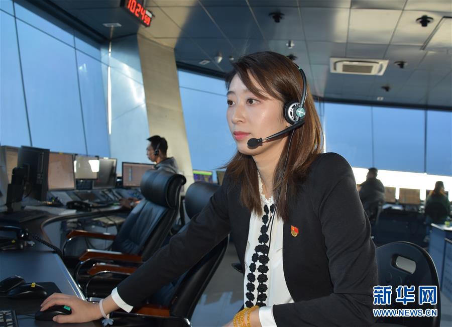 (關注春運·圖文互動)在崗一分鐘,保證安全60秒——記守護遠航客機的“燈塔”管制員