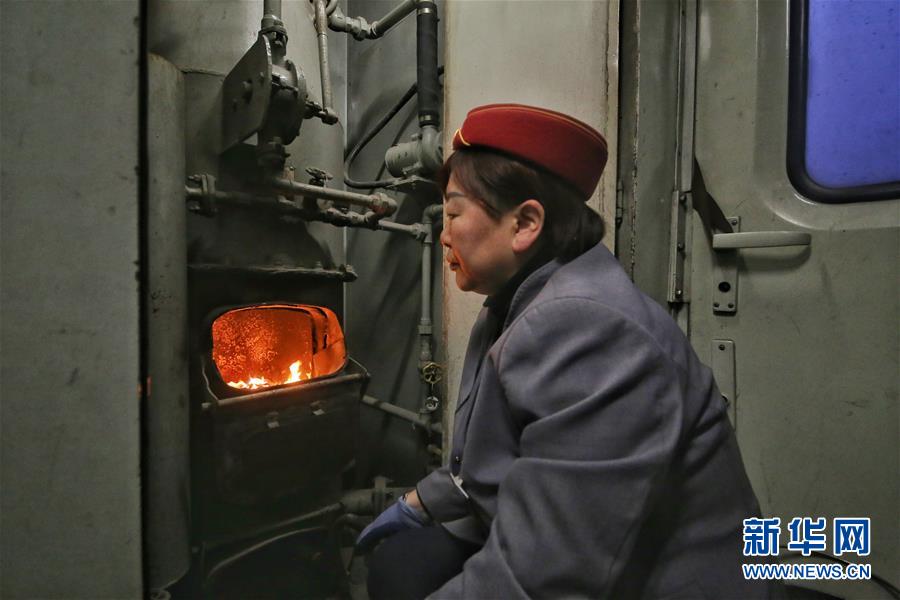 （新春走基層·圖文互動）（2）小康路上，與“小慢車”同行——長白山區綠皮火車二三事