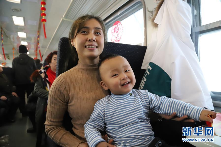 （新春走基層·圖文互動）（3）小康路上，與“小慢車”同行——長白山區綠皮火車二三事