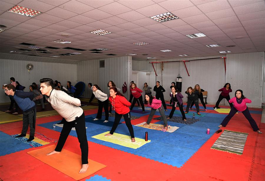 (國(guó)際·圖文互動(dòng))(1)記者手記:在瑜伽中尋求療愈心靈