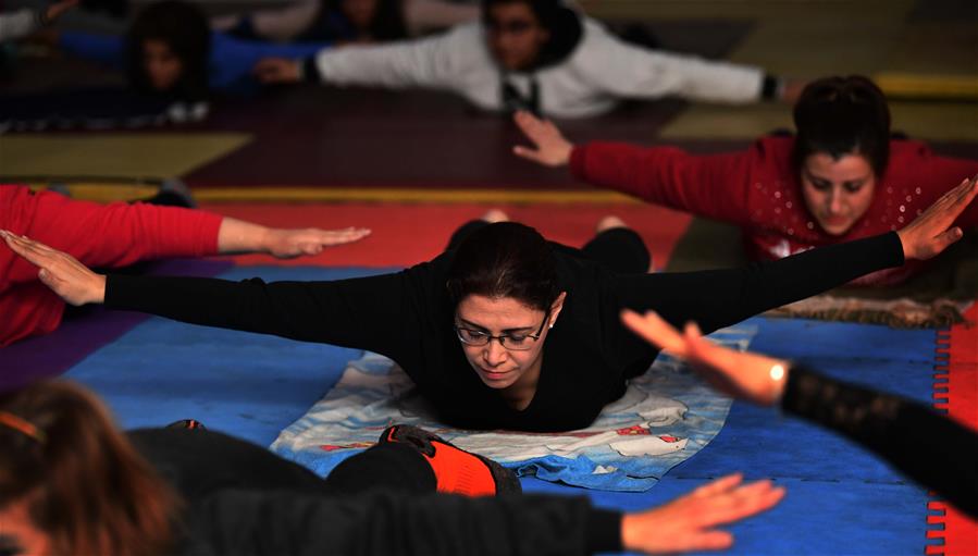 (國(guó)際·圖文互動(dòng))(2)記者手記:在瑜伽中尋求療愈心靈