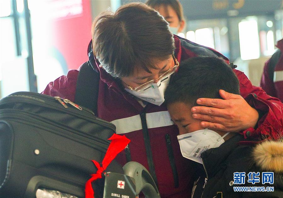 （新華全媒頭條&middot;圖文互動）（20）萬眾一心迎挑戰(zhàn) 眾志成城戰(zhàn)疫情&mdash;&mdash;全國總動員打響疫情防控阻擊戰(zhàn)紀實