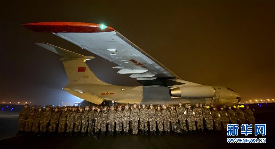 (新華全媒頭條·圖文互動(dòng))(5)新華社評(píng)論員:危難時(shí)刻,黨員干部要挺身而出——論堅(jiān)決打贏疫情防控阻擊戰(zhàn)