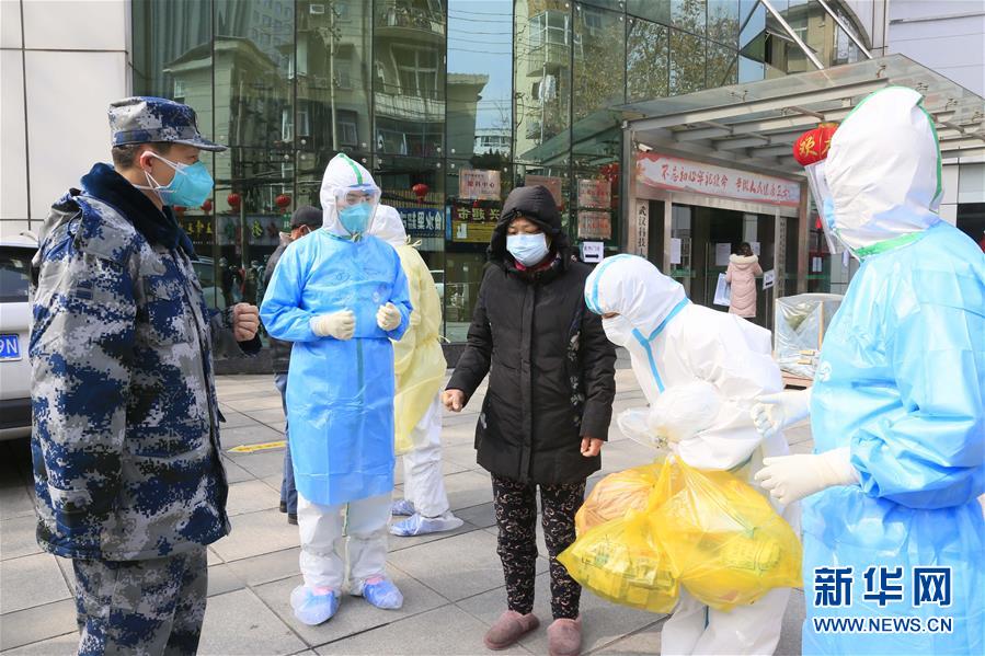 （新華全媒頭條&middot;圖文互動）（1）黨旗，高高飄揚(yáng)在防控疫情斗爭第一線&mdash;&mdash;各級黨組織和廣大黨員干部投身疫情防控阻擊戰(zhàn)紀(jì)實(shí)