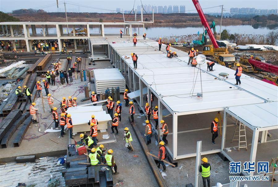 （新華全媒頭條&middot;圖文互動）（6）黨旗，高高飄揚(yáng)在防控疫情斗爭第一線&mdash;&mdash;各級黨組織和廣大黨員干部投身疫情防控阻擊戰(zhàn)紀(jì)實(shí)