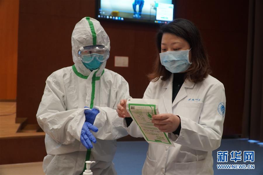 （聚焦疫情防控&middot;圖文互動）（4）無法握手，但始終并肩