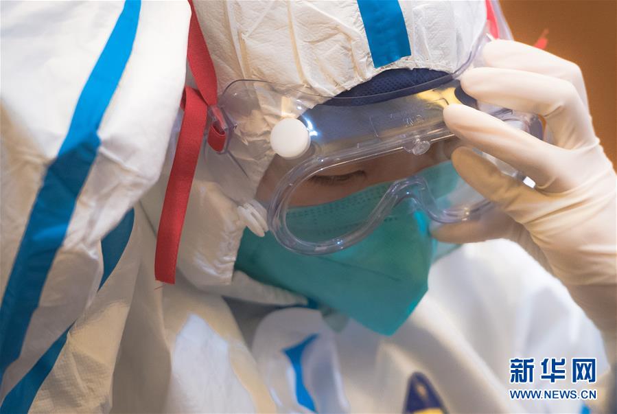 (新華全媒頭條·圖文互動)(5)凡人亦英雄——連線一線醫(yī)護人員
