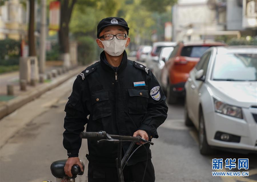 (新華全媒頭條)(5)非常“10+1”——武漢春節(jié)假期延長第一天掃描