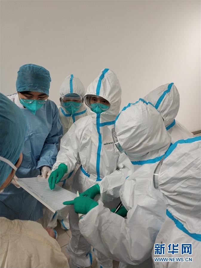 （新華全媒頭條&middot;圖文互動）（4）戰紅區！&mdash;&mdash;發生在武漢抗疫隔離病房內的故事