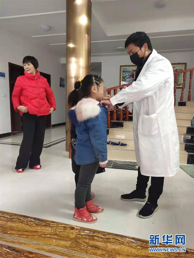 （聚焦疫情防控·圖文互動）（3）從武漢返鄉(xiāng)的一家人：“鄰里情割不斷，自行隔離是義務(wù)”