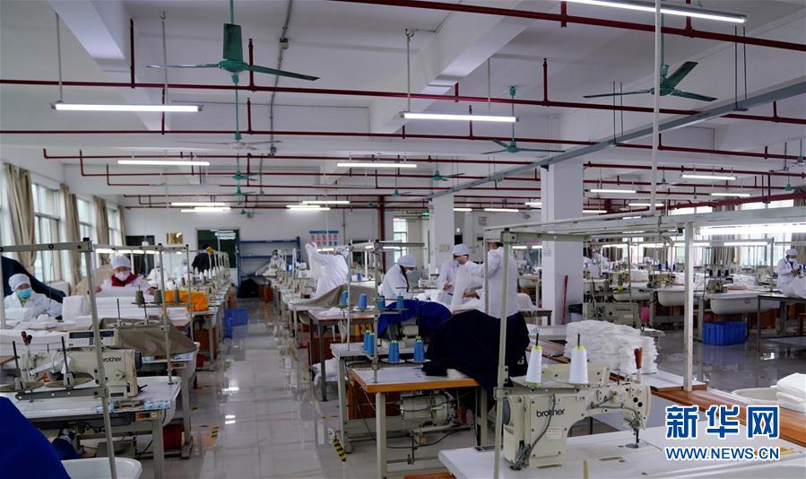 (來(lái)自經(jīng)濟(jì)前沿的故事·企業(yè)復(fù)工復(fù)產(chǎn)·圖文互動(dòng))(2)堅(jiān)守生產(chǎn)線就是保護(hù)“生命線”——廣西部分企業(yè)復(fù)工生產(chǎn)見聞