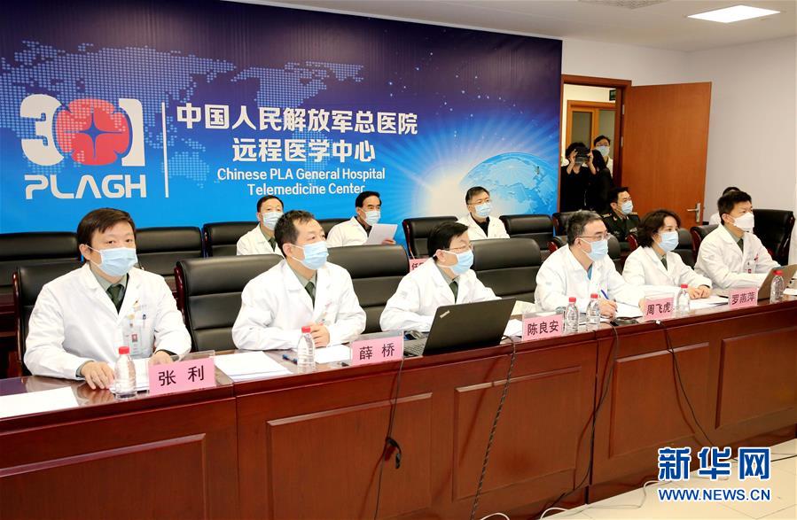 (聚焦疫情防控·圖文互動)(1)解放軍總醫(yī)院為火神山醫(yī)院患者開展首次5G遠程會診