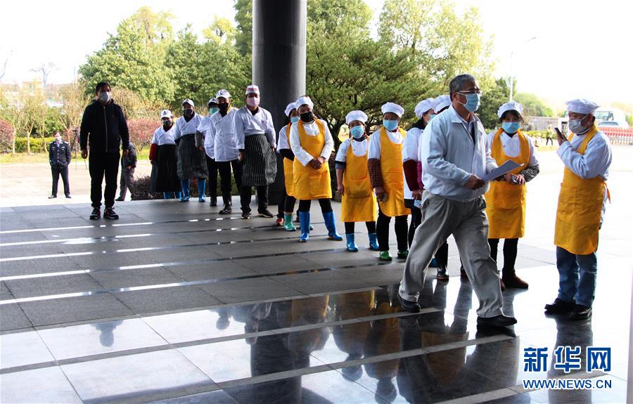 （來自經濟前沿的故事·企業復工復產·圖文互動）（2）看1500多名工人是如何復工的？——湖南郴州一家企業復工目擊記 