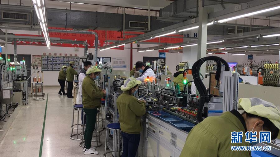 （來自經濟前沿的故事·企業復工復產·圖文互動）（3）看1500多名工人是如何復工的？——湖南郴州一家企業復工目擊記 