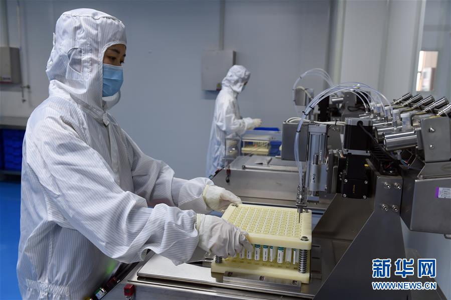 (在習(xí)近平新時(shí)代中國(guó)特色社會(huì)主義思想指引下——新時(shí)代新作為新篇章·習(xí)近平總書記關(guān)切事·圖文互動(dòng))(7)打好防控“主動(dòng)仗”——各地精準(zhǔn)施策堅(jiān)決遏制疫情蔓延