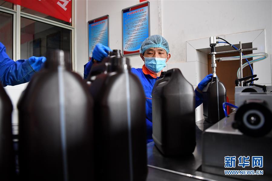 （圖文互動）（1）為防控疫情添磚加瓦——山西企業“跨界”生產防疫物資見聞