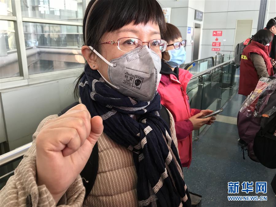 (熱點(diǎn)鮮報(bào)·圖文互動(dòng))(2)三代人的約定:父母送我援湖北,我給孩子樹榜樣