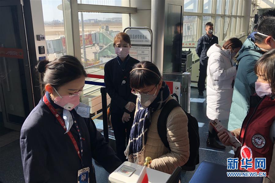 (熱點(diǎn)鮮報(bào)·圖文互動(dòng))(3)三代人的約定:父母送我援湖北,我給孩子樹榜樣