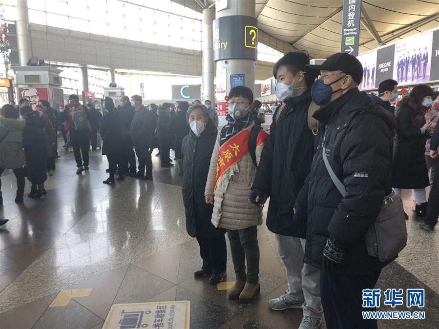 (熱點(diǎn)鮮報(bào)·圖文互動(dòng))(4)三代人的約定:父母送我援湖北,我給孩子樹榜樣