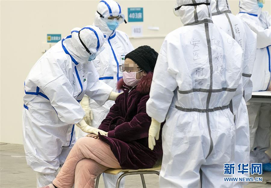 (新華全媒頭條·圖文互動)(3)火線上的中流砥柱——獻給奮戰(zhàn)在抗疫一線的醫(yī)務工作者