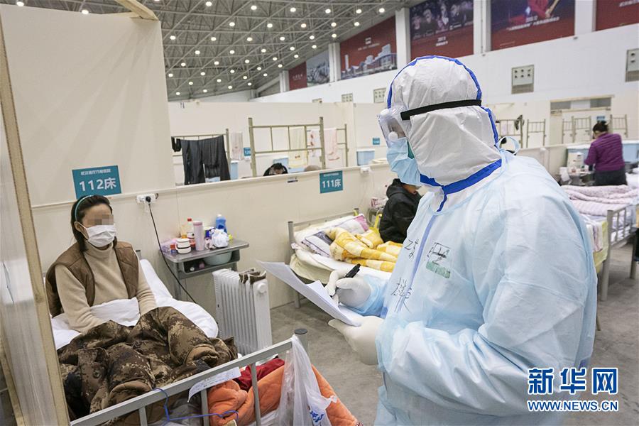 (新華全媒頭條·圖文互動)(4)火線上的中流砥柱——獻給奮戰(zhàn)在抗疫一線的醫(yī)務工作者