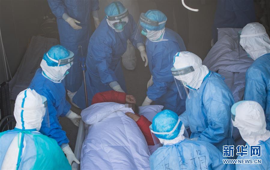 (新華全媒頭條·圖文互動)(8)火線上的中流砥柱——獻給奮戰(zhàn)在抗疫一線的醫(yī)務工作者