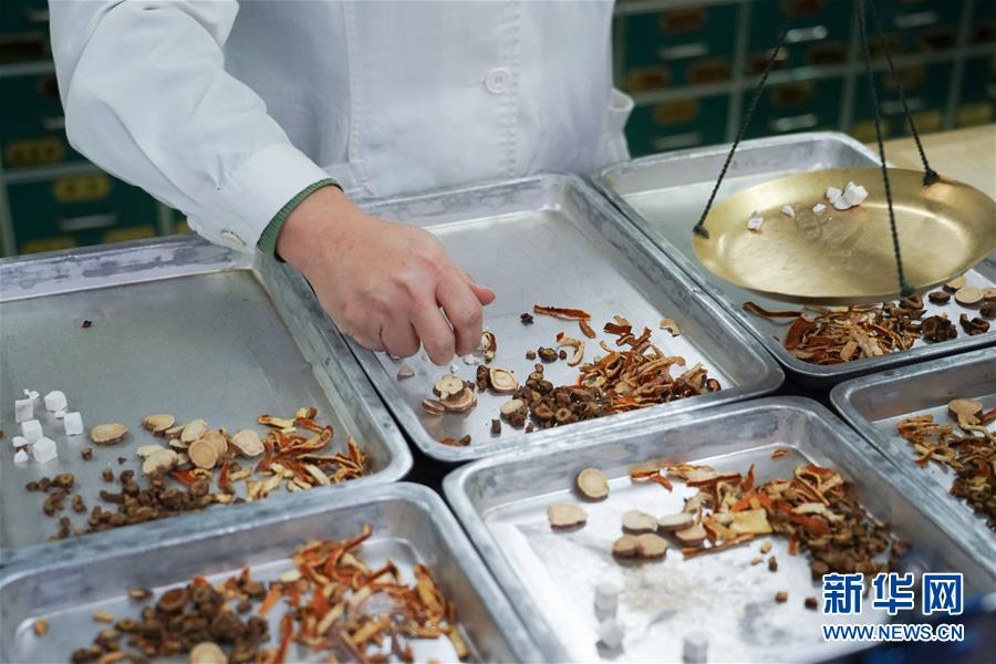 (聚焦疫情防控·圖文互動)(5)參與救治新冠肺炎確診病例超八成——中醫藥在抗擊疫情中貢獻力量