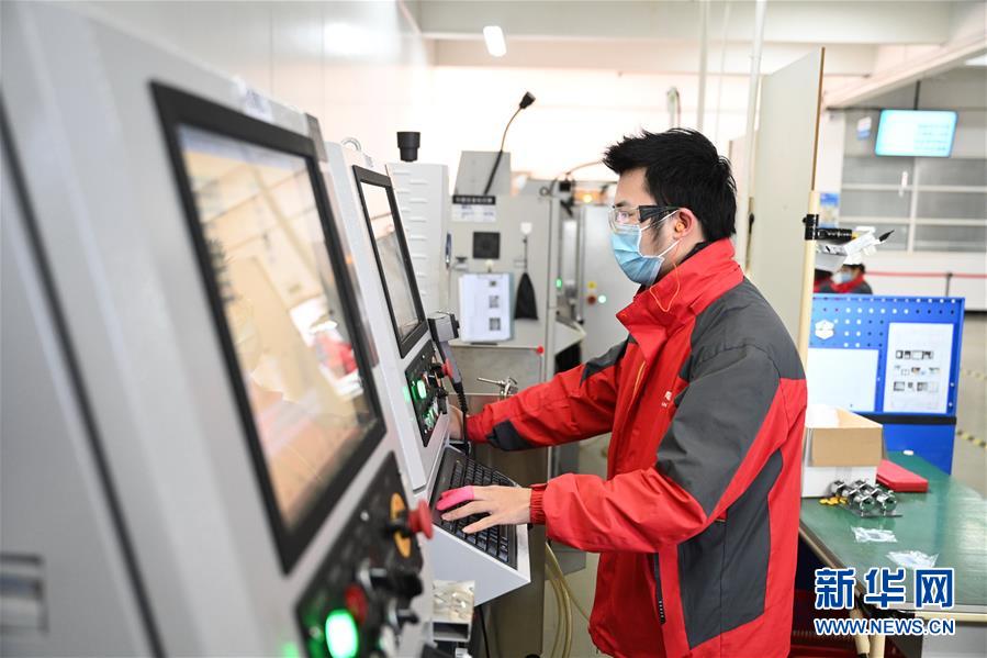 (來自經濟前沿的故事·企業(yè)復工復產·圖文互動)(7)“危機中發(fā)現(xiàn)新商機”——中國科技制造企業(yè)復工復產觀察