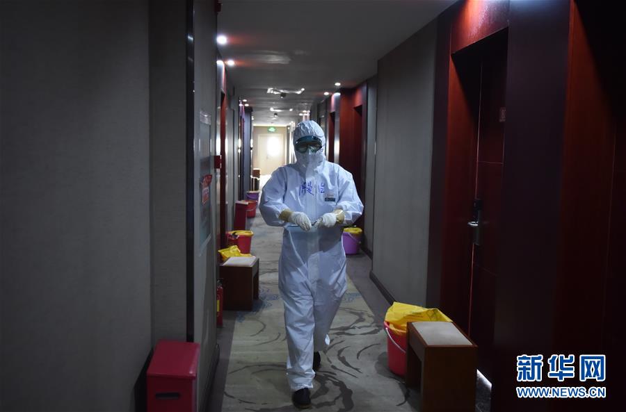 (聚焦疫情防控·圖文互動)(4)“感恩每一位‘不曾謀面’的醫護人員”——探訪返京人員醫學集中隔離觀察點