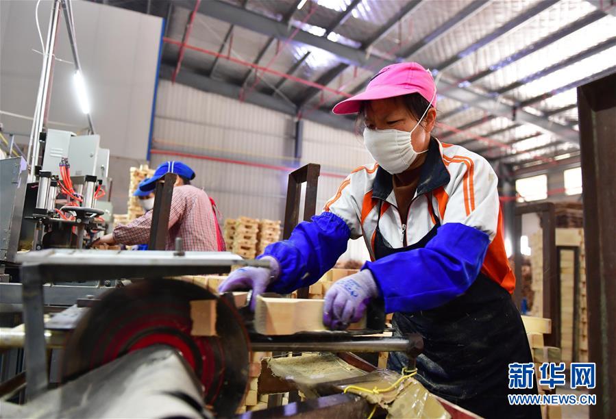 （新華全媒頭條·圖文互動）（15）磨難壓不垮 奮起正當時——習近平總書記在統籌推進新冠肺炎疫情防控和經濟社會發展工作部署會議上的重要講話振奮人心凝聚力量