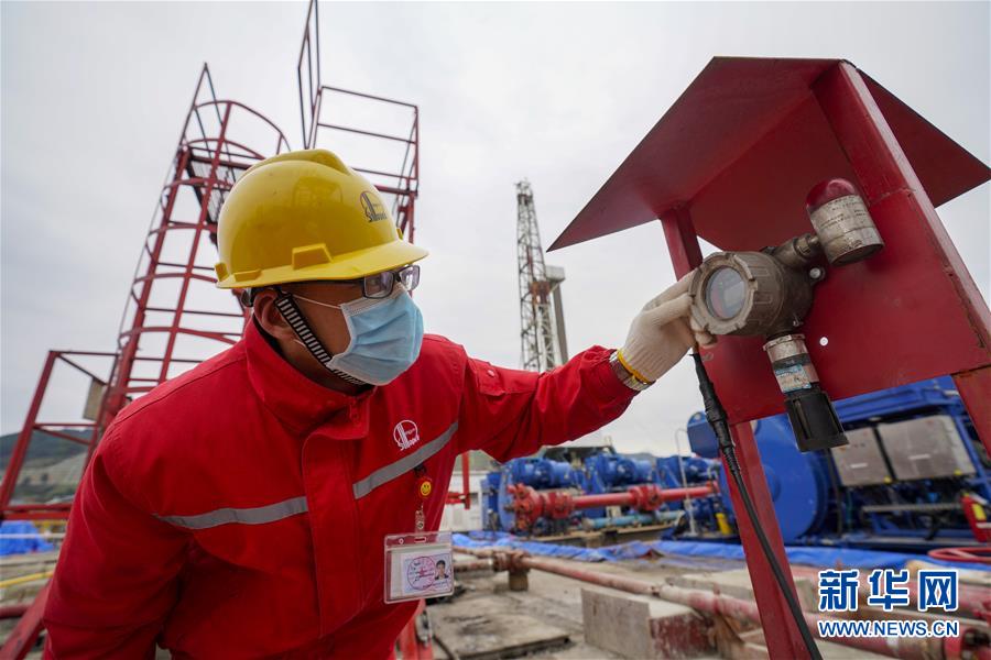 （新華全媒頭條·圖文互動）（18）磨難壓不垮 奮起正當時——習近平總書記在統籌推進新冠肺炎疫情防控和經濟社會發展工作部署會議上的重要講話振奮人心凝聚力量