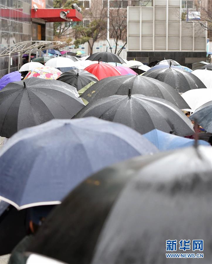 (國(guó)際)(2)韓國(guó)新冠病毒感染病例增至893例