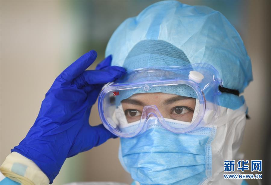 (一線抗疫群英譜·圖文互動)(4)“我已躬身入局,勢要共渡難關!”——戰“疫”一線醫生黃霞