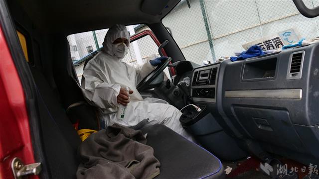 2082850_(新媒體組圖附視頻)應(yīng)急車(chē)隊(duì)司_7.jpg 2082850_(新媒體組圖附視頻)應(yīng)急車(chē)隊(duì)司_7.jpg