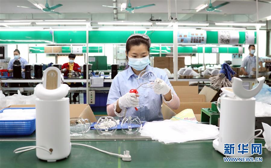 (抓好經(jīng)濟發(fā)展 應(yīng)對復(fù)雜局面·圖文互動)(3)在“家電之都”順德看“中國制造”抗壓前行